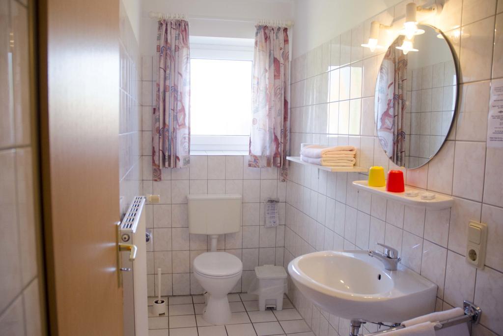 Hotel Zum Wikinger Neßmersiel Zimmer foto