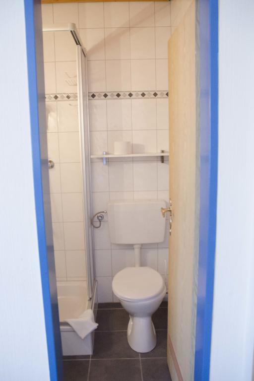Hotel Zum Wikinger Neßmersiel Zimmer foto