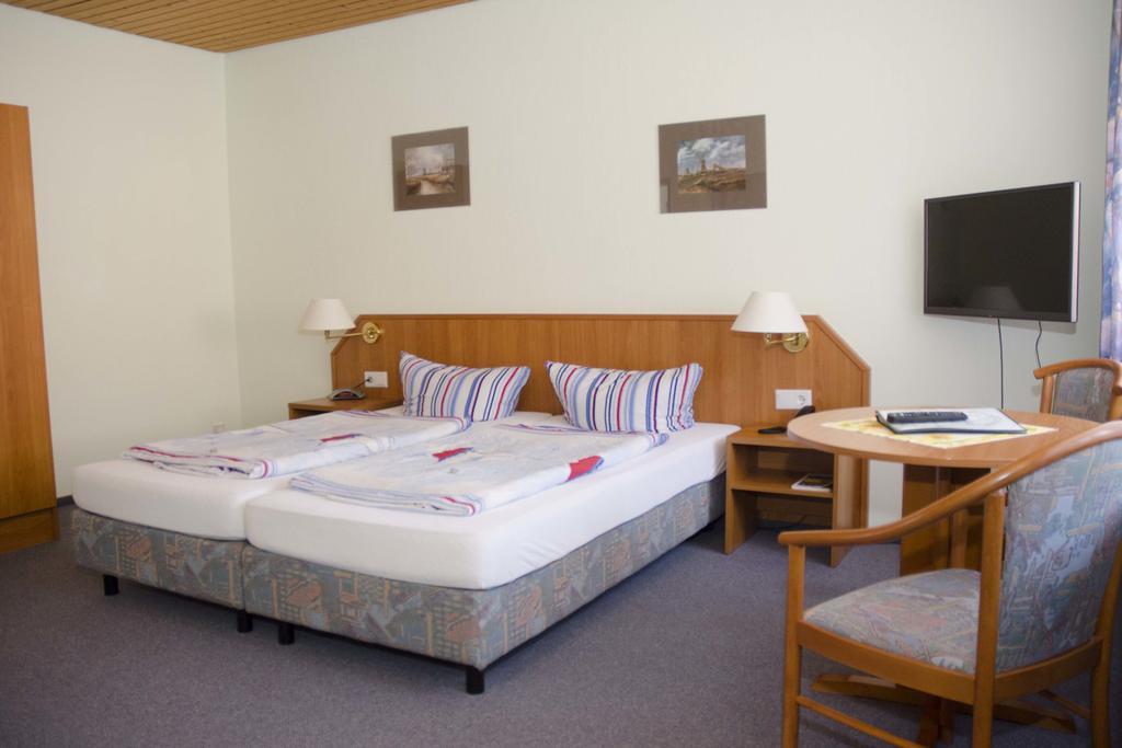 Hotel Zum Wikinger Neßmersiel Zimmer foto