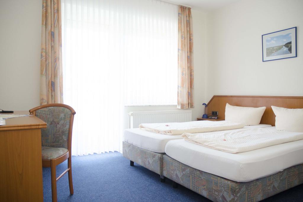 Hotel Zum Wikinger Neßmersiel Zimmer foto